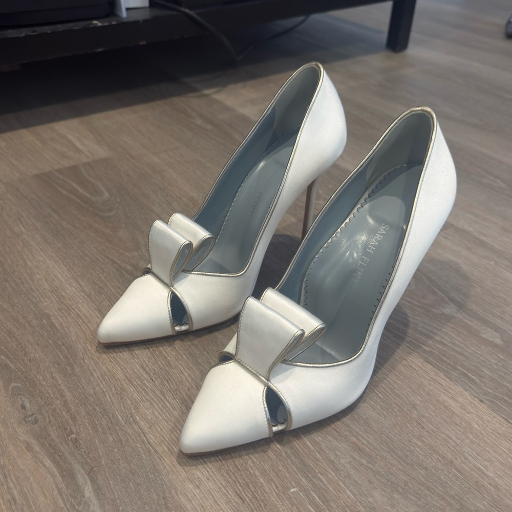 Brand new Sarah Flint Ivory Satin Bow Pointed-Toe Pump with Metallic Trim